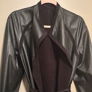 Black leather light coat size S-M with belt reversable!